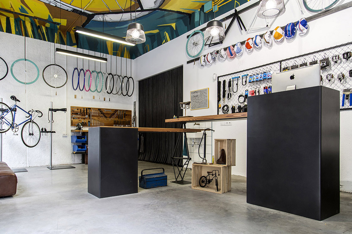 proyecto reforma interiorismo tienda bicicletas vuelta de tuerca