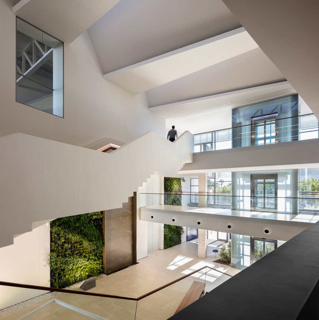 arquitectura-biofilica-sanahuja-partners-san-lucar-levante-tv-elo-construcciones