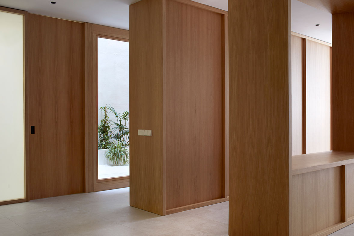 reforma oficinas madera cerámica vidrio luz